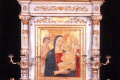 Macchina lignea processionale di Saturnia con la tavola di Benvenuto di Giovanni dopo il restauro.