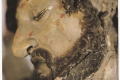 Dettaglio del volto con le pesanti rimodellazioni e ridipinture del XIX secolo
